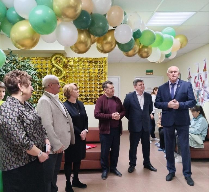 В Камышине решили широко отметить 8-летие коммерческой поликлиники