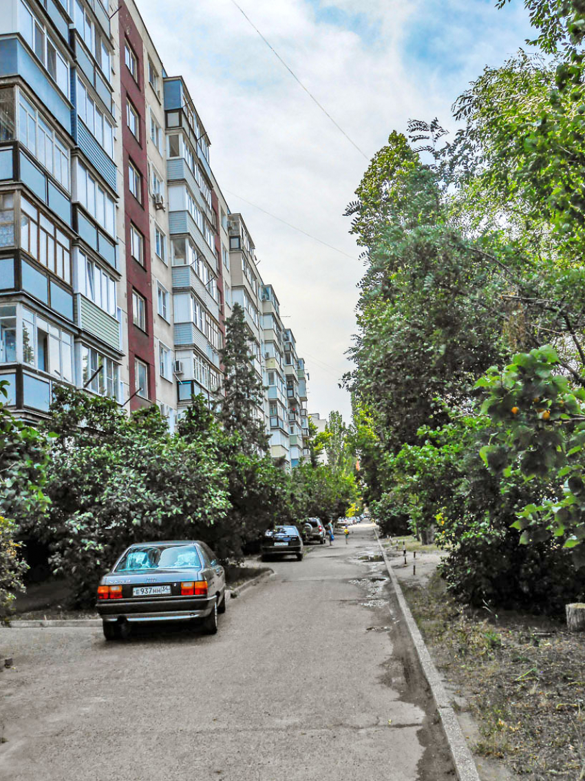 По поводу холодных батарей первый заместитель главы города Дмитрий Резвов велел камышанам звонить 05