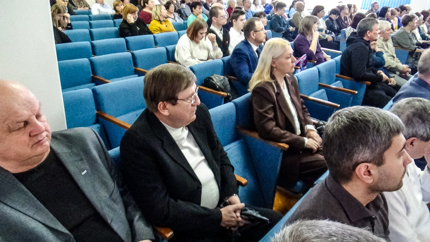 На отчете главы Станислава Зинченко камышанин Анатолий Ярмолович задал градоначальнику постоянно обсуждаемый в городе вопрос, но...