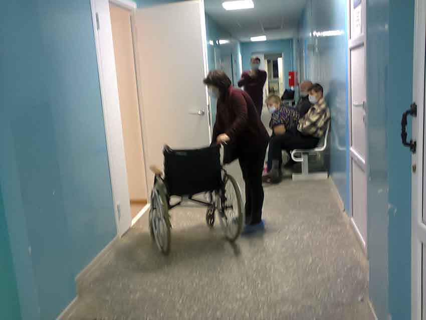 Читатель «Блокнота Камышина» запечатлел очередь на рентген в центральной городской больнице перед полуночью 29 января