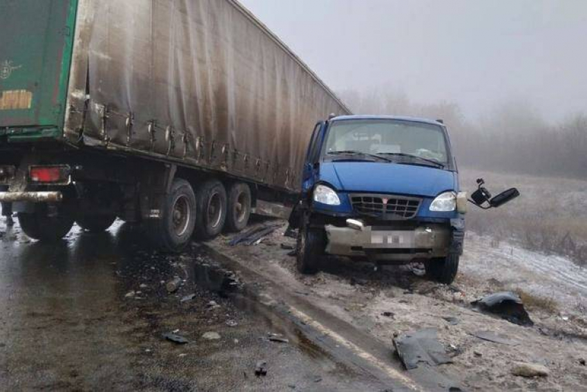 Три машины столкнулись на трассе у села Белогорки в Камышинском районе сегодня, 20 ноября