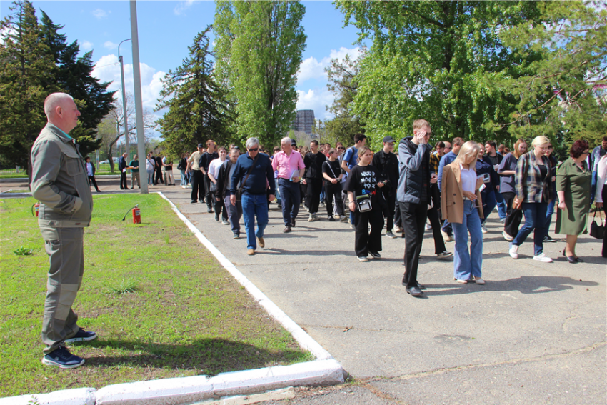 В Камышинском технологическом институте студентов срочно эвакуировали из-за учебного пожара