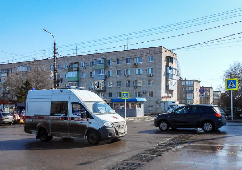 Под Камышином 74-летний водитель устроил ДТП, есть пострадавший