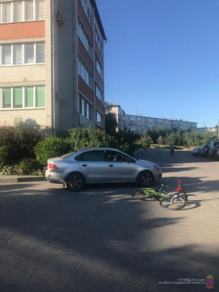 Камышанин на «Фольксвагене» во внутриквартальном проезде 3-го микрорайона сбил женщину-велосипедистку
