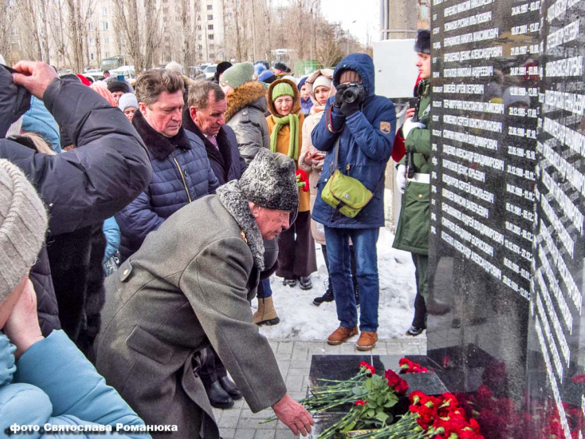 В администрации Камышина издали постановление о том, когда и как на плитах памятника участникам СВО на третьем городке будут добавлять фамилии героев