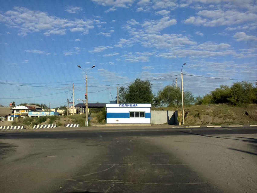 Полиция ищет «удальца", въехавшего под Камышином на федеральной трассе в грузовик и сбежавшего с места ДТП