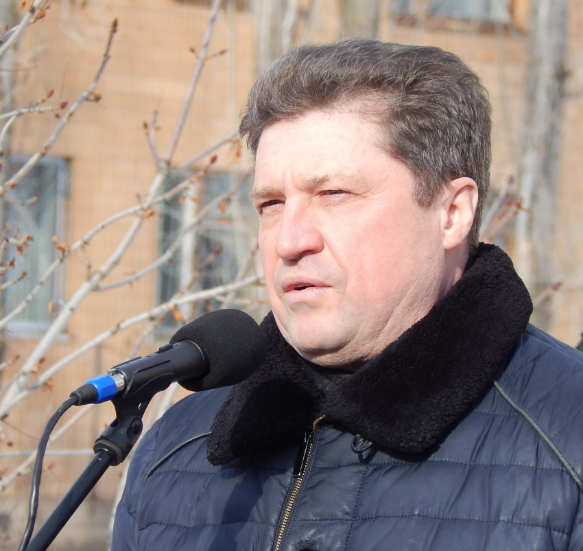 Станислав Зинченко лично выступил в сети с осуждением вандалов, осквернивших памятный знак в сквере у Братских захоронений, и пригрозил полицией 