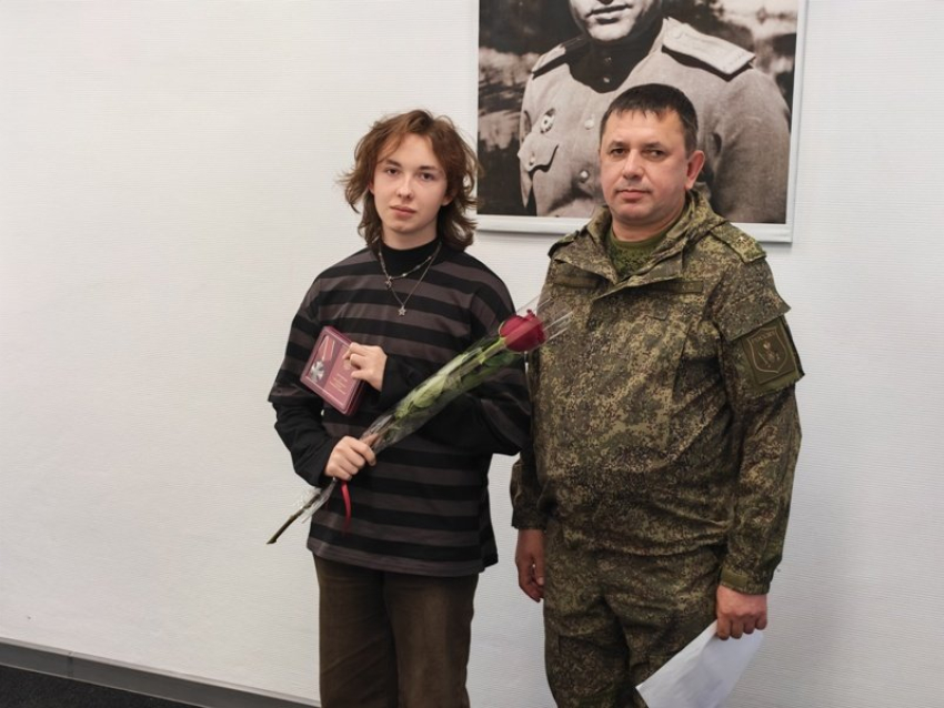 За погибших на СВО героев награды получили их родные в Камышине