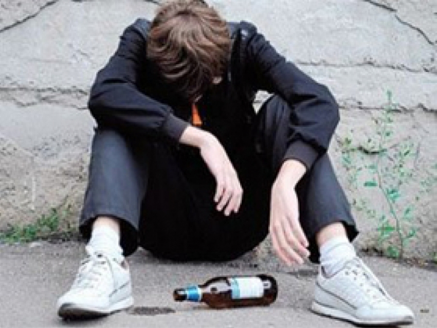 Рейд полиции обнаружил, что камышинские подростки-школьники  пьянствуют, когда им не исполнилось и 16-ти