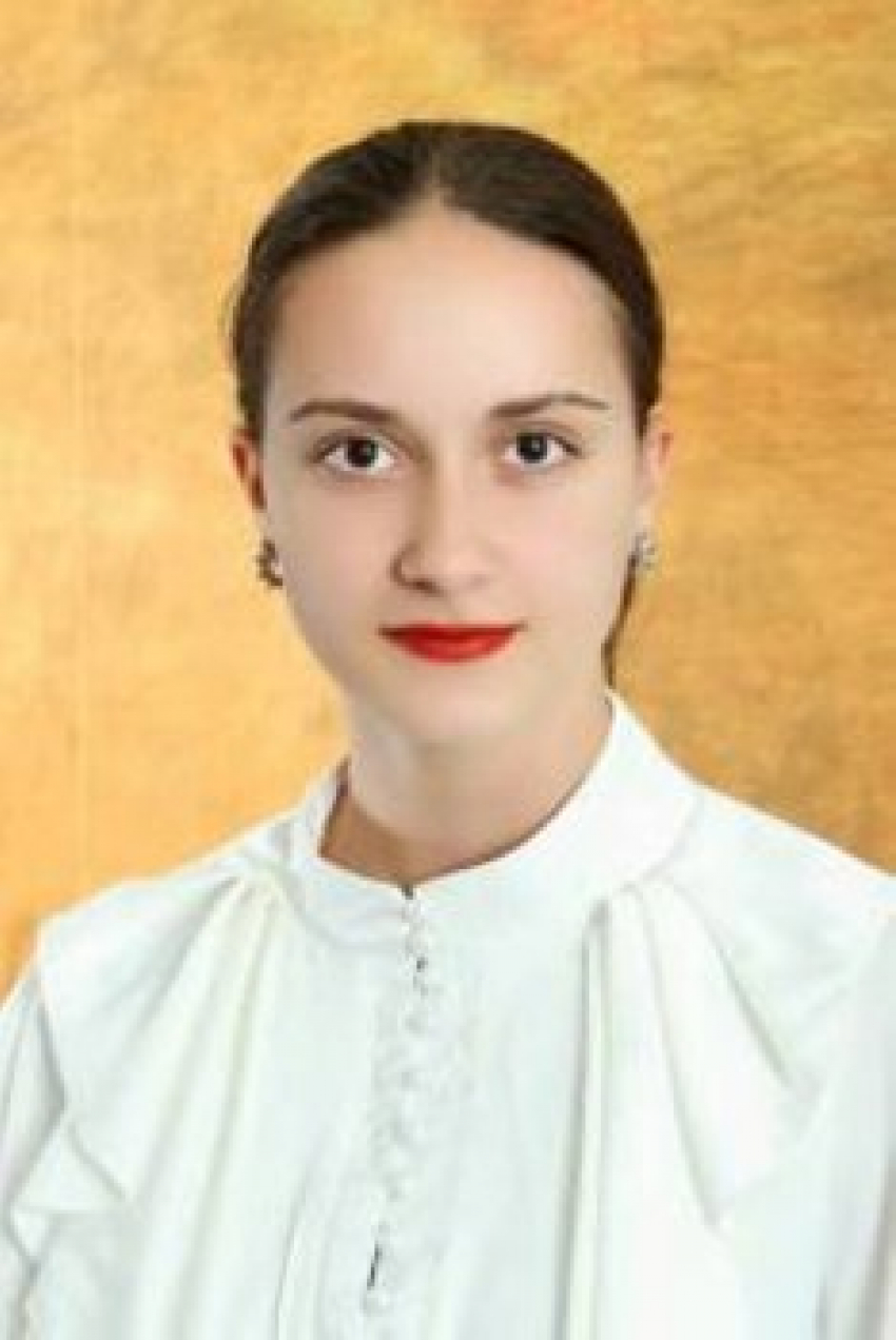 В Камышине старшеклассники Валерия Кошовец и Александр Христич заработали именные стипендии губернатора по 1400 рублей в месяц