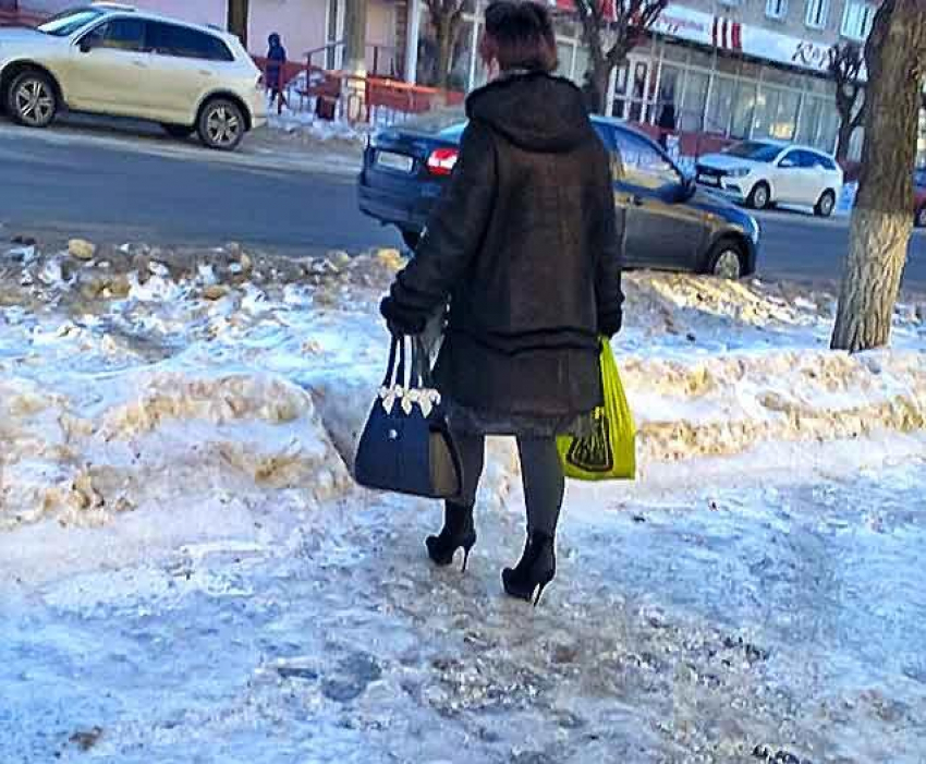 Российские СМИ предупреждают, что к лету подорожает обувь из-за цены на нефтепродукты и полиуретан для подошв