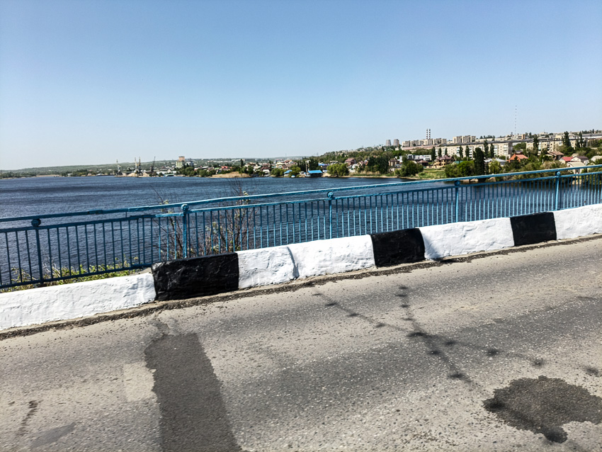 В Камышине народная молва связала покраску Бородинского моста с приездом губернатора завтра, 20 мая