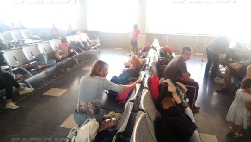 Просидевшие 17 часов в аэропорту Антальи волгоградцы и камышане добрались до дома и готовят иски в суд