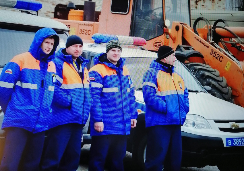 В Камышине сотрудники ГАИ освежили свои рабочие навыки на случай снега и ветра