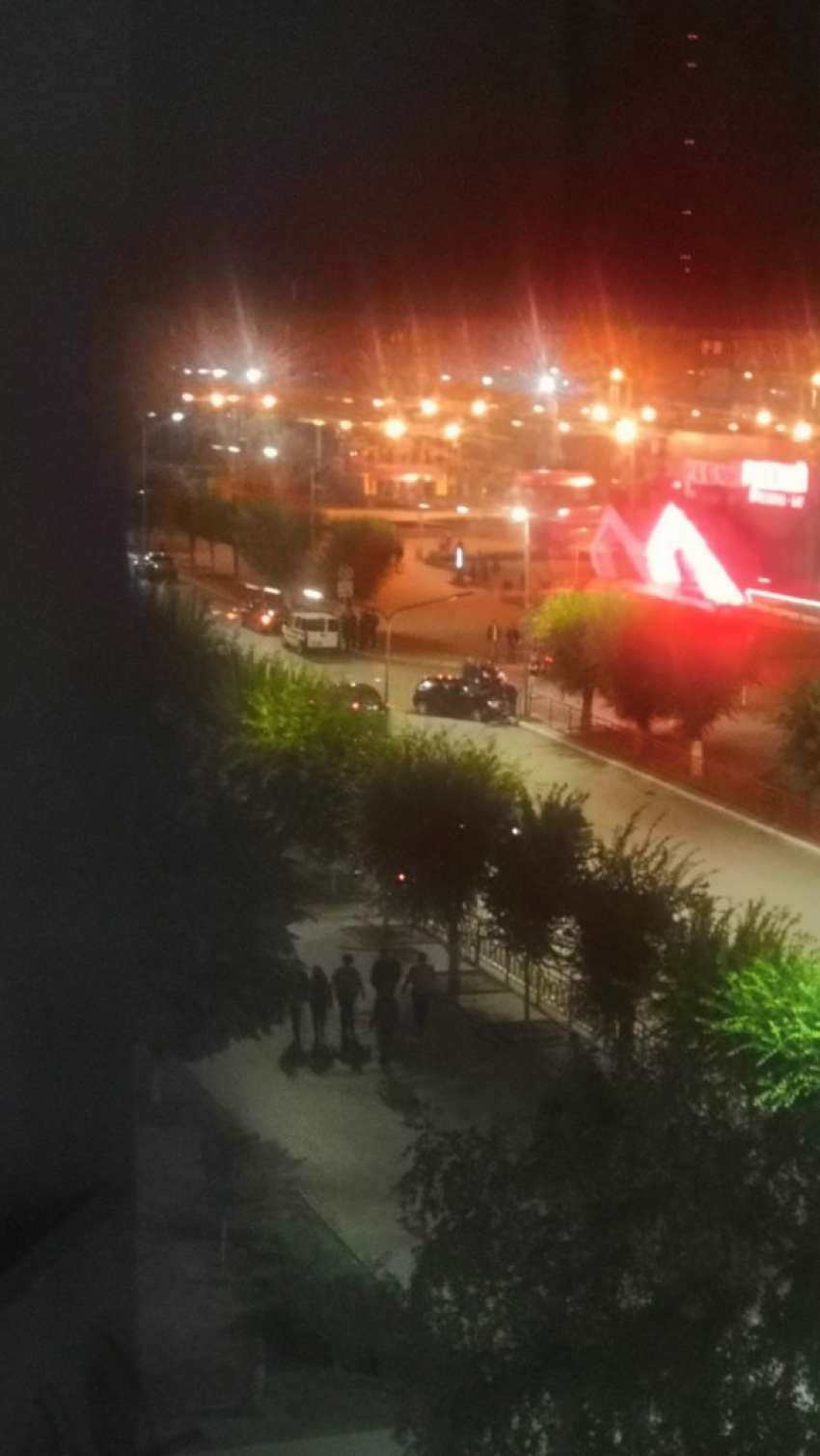 Камышане обсуждают в соцсетях ДТП у ресторана-бара «Русский» - одна из машин от удара отлетела на тротуар