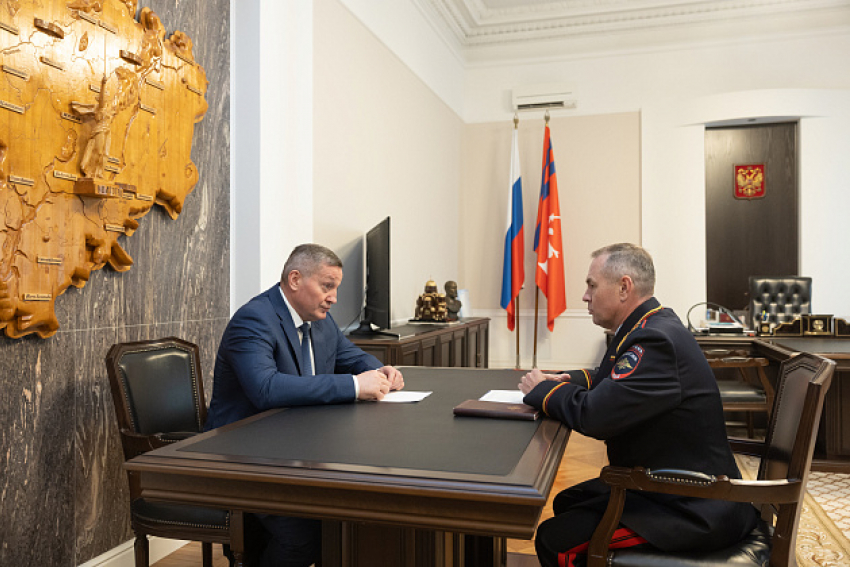 Андрей Бочаров говорил о безопасности дорожной инфраструктуры с начальником Главка МВД Дмитрием Свиновым