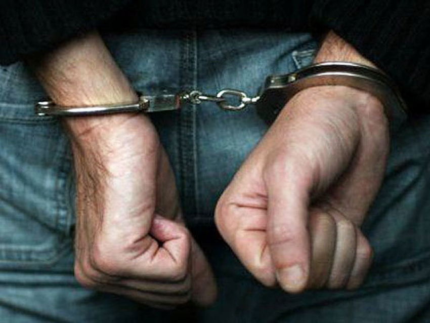 Рецидивиста лишили свободы на 9 месяцев за кражу из автомобиля в Камышине