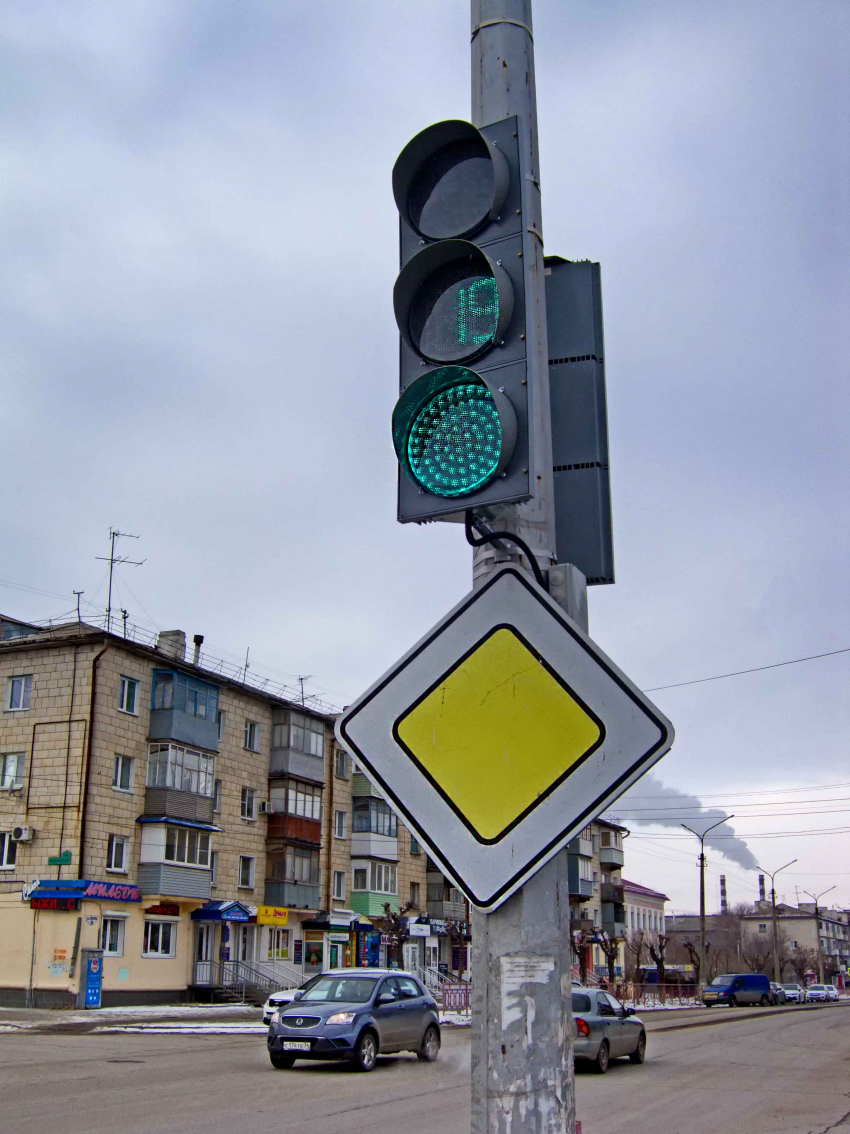 На пересечении улиц Ленина и Терешковой снова полноценно не работают светофоры, - камышанин