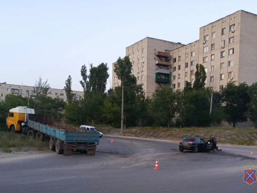 В Камышине в ДТП с «КАМАЗом» на 11-м квартале пострадал двухлетний кроха