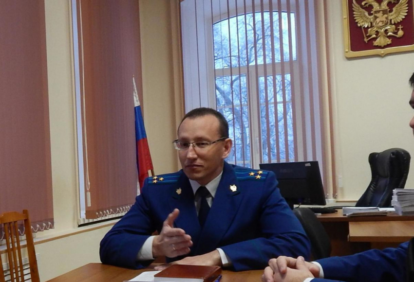 Камышинская городская прокуратура настояла, чтобы детская площадка была перенесена на безопасное расстояние от трансформаторной подстанции
