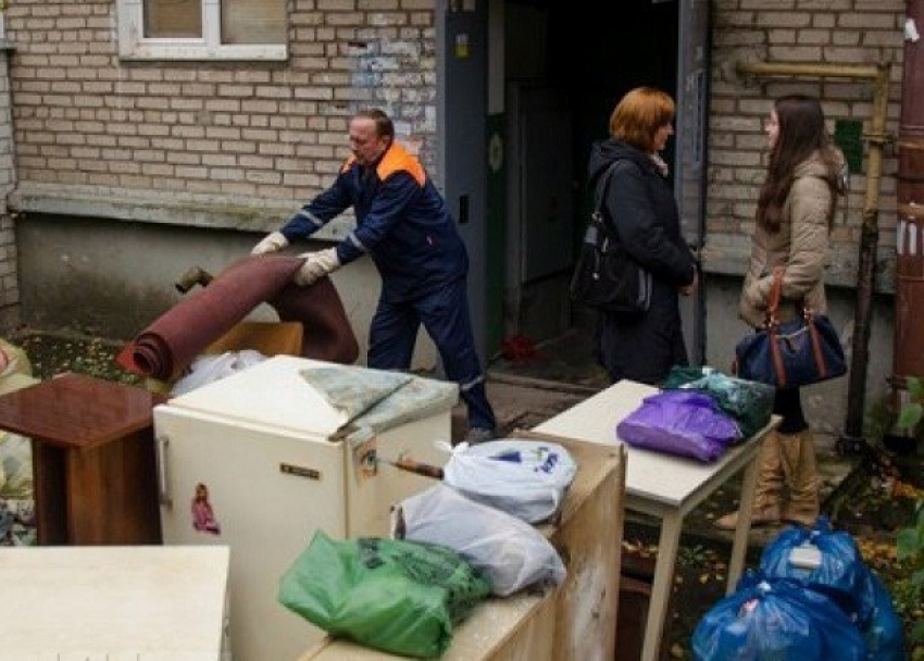 Банк, которому задолжала жительница Волжского, быстро расправился с ней и выселил из квартиры