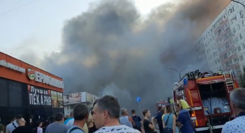 Пожар на рынке в Волжском: взрывы, транспортный коллапс и страх за близких, - «Блокнот Волгограда"
