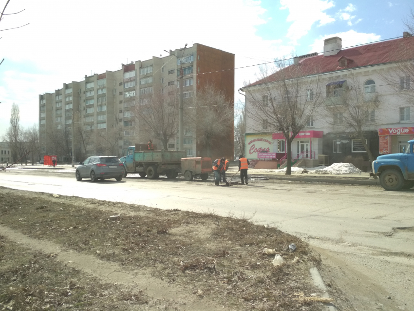 Накануне отчета главы Камышина перед населением в городе решили немного подлатать дороги