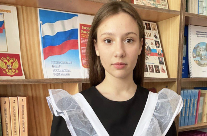 Глава Камышина Станислав Зинченко лично поздравил в телеграм-канале еще одну стобалльницу - Марию Филиппову из школы №14 