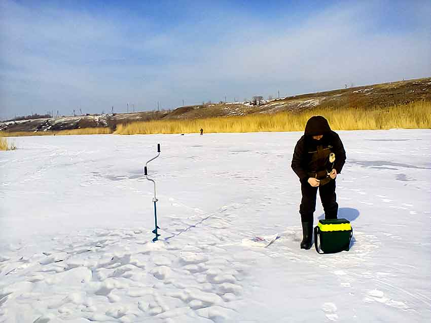Для камышинских рыбаков возрастает вероятность «нарваться» на штраф за лов на опасном льду