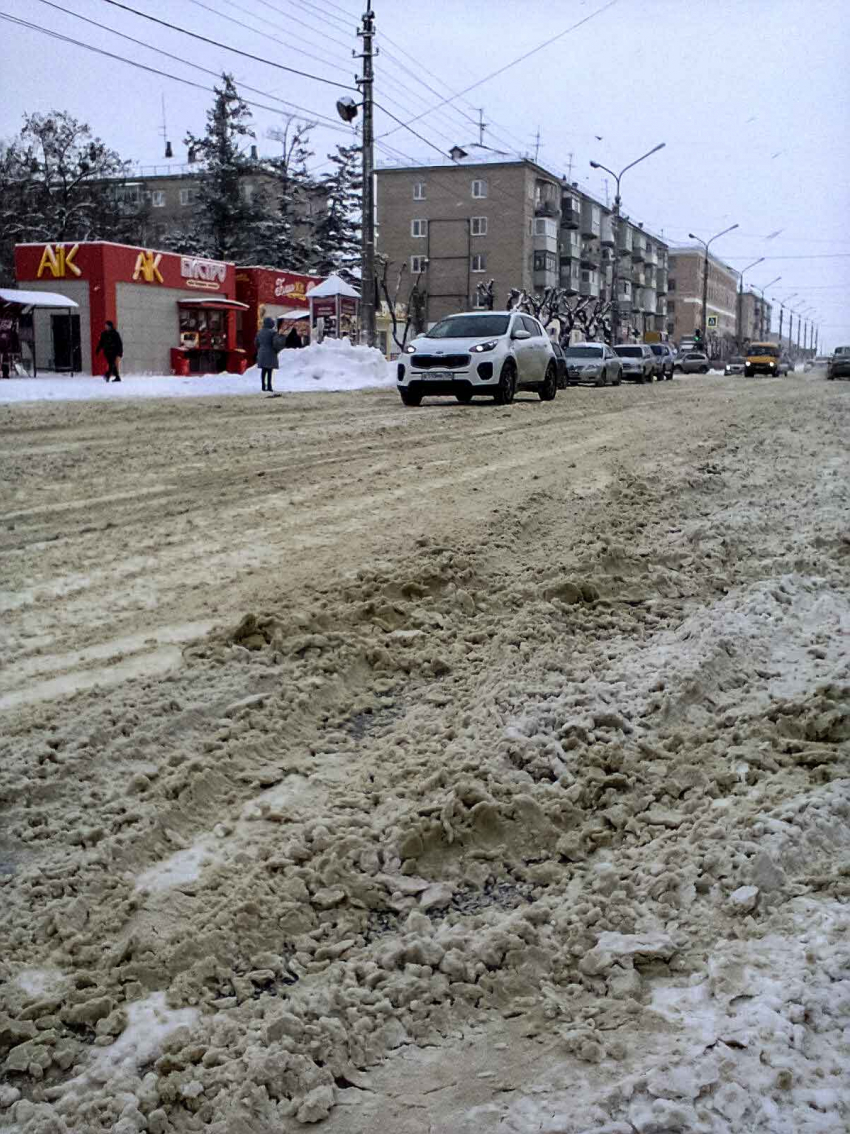 После снегопада в Камышине на дорогах «каша", а самые опасные участки - это выходы со ступеньками