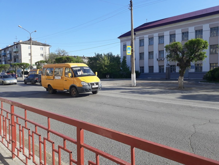 В Камышине с улицы Ленина «скорая» увезла девушку, сбитую маршруткой