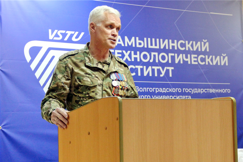 "Он говорил очень просто, без пафоса, о том, что «за ленточкой» люди становятся братьями"...