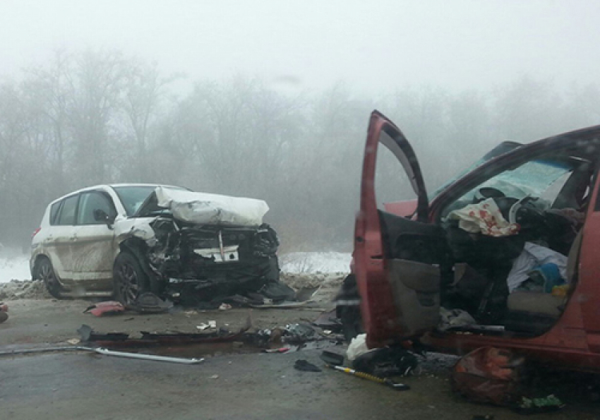 В страшной аварии в Камышинском районе погибли водитель и ребенок