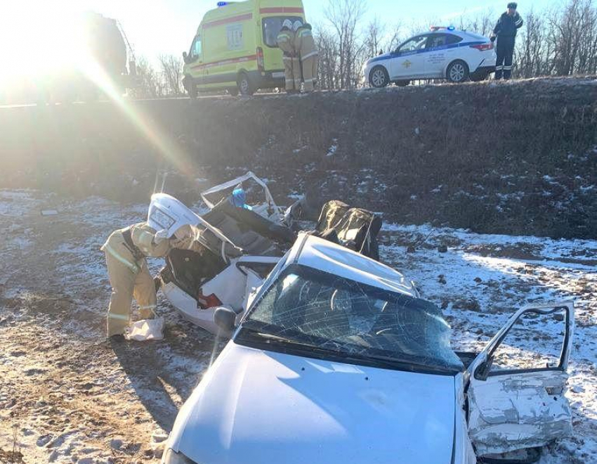 В жутком ДТП с нефтевозом и смятой легковушкой на трассе между Камышином и Волгоградом женщина скончалась сегодня, 24 января