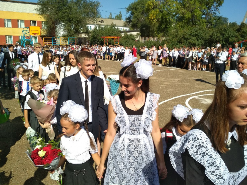 В школе №8 Камышина 1 сентября первоклассники показали - их много, и они - будущее города!