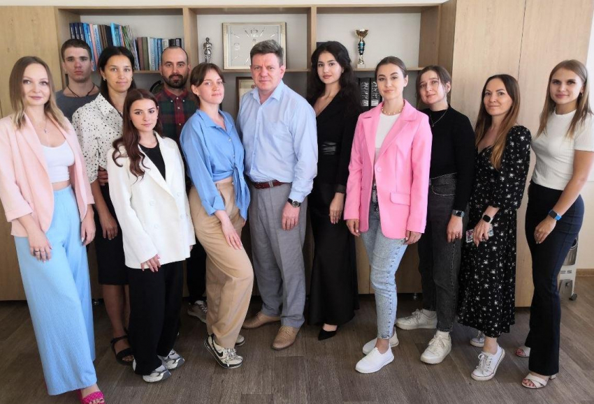 Сайт администрации Камышина показал, кто едет на грандиозный молодежный фестиваль #ТриЧетыре, но пофамильно делегацию представлять не стал