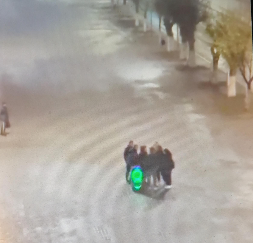 Камышан взбесила молодежная тусовка на улице Ленина с грохотом музыки через усилители в час ночи (ВИДЕО)