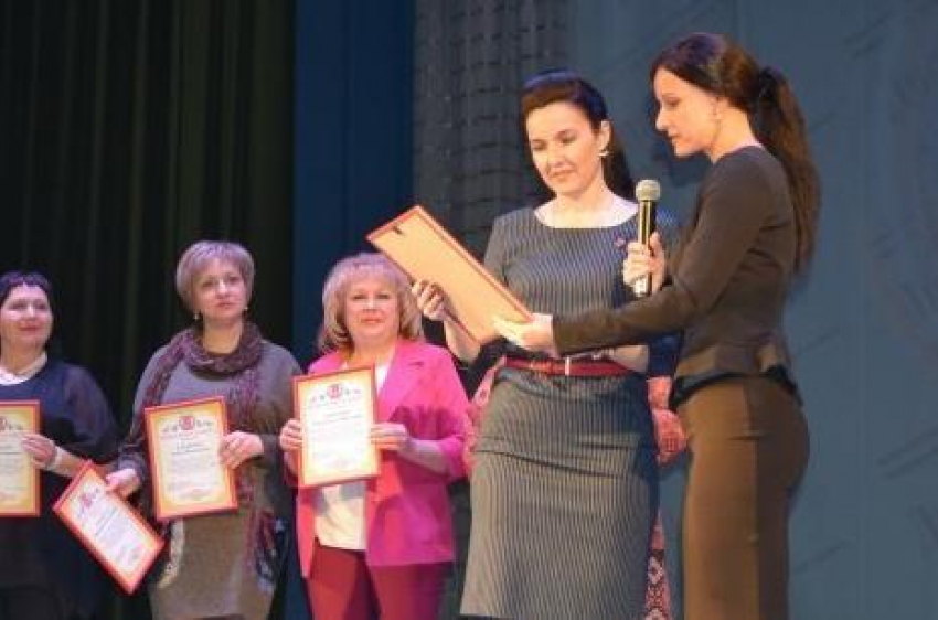 25 миллионов бюджетных рублей заплатят губернатор и его команда волгоградским СМИ за пиар, власти Камышина в этих тратах куда щедрее!