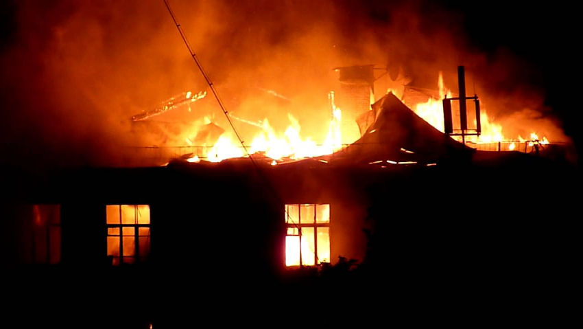 В Петровом Вале Камышинского района в деревянном доме заживо сгорела женщина
