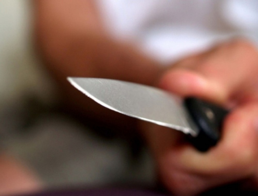 В Камышине женщина ударила ножом 52-летнего сожителя