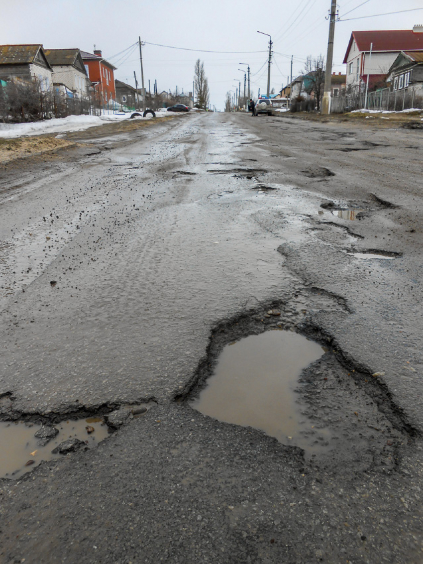 В Камышине началось латание дорог, всей программы ремонта администрация Станислава Зинченко не озвучивает