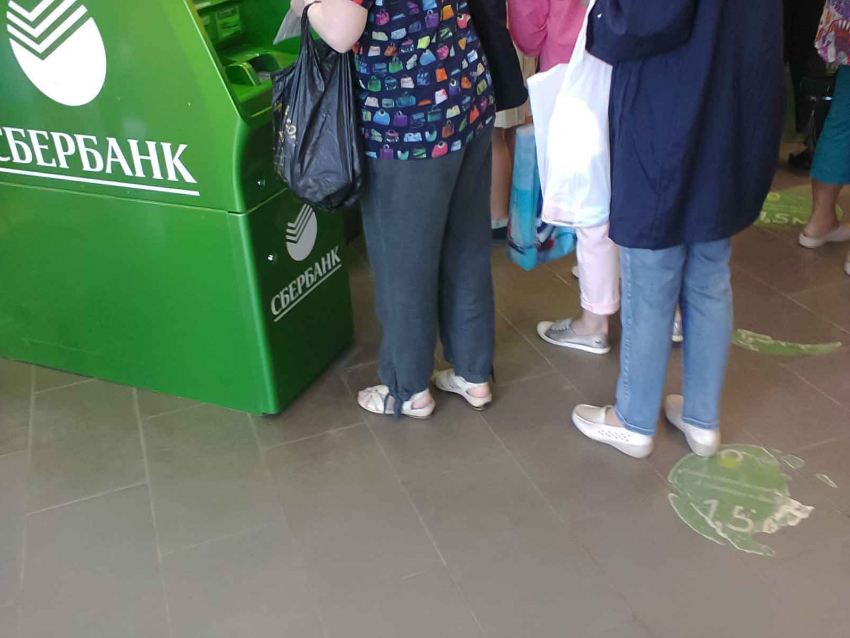 Некоторые камышане уже начали отличать телефонных мошенников от «доброжелателей из банка", но...