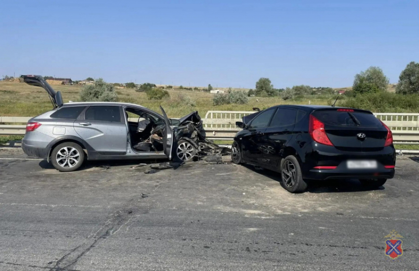 Стало известно, сколько детей отправили в больницу после массовой аварии под Белогорками в Камышинском районе