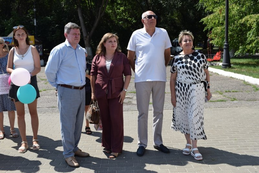 В Камышин приехала депутат Облдумы Наталья Семенова и пошла в парк на празднование Дня мозга (ВИДЕО)