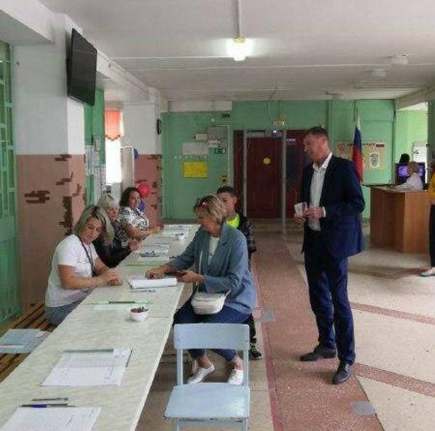Телеграм-канал администрации Камышина продолжает подробно рассказывать, как голосуют местные высокопоставленные чиновники