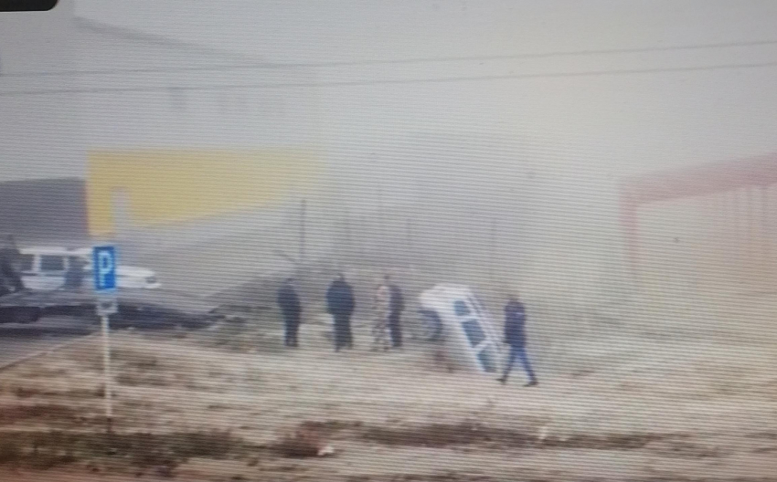 В Камышине, в 5-м микрорайоне автомобиль «ухнул» в песчаный котлован без водителя (ВИДЕО)