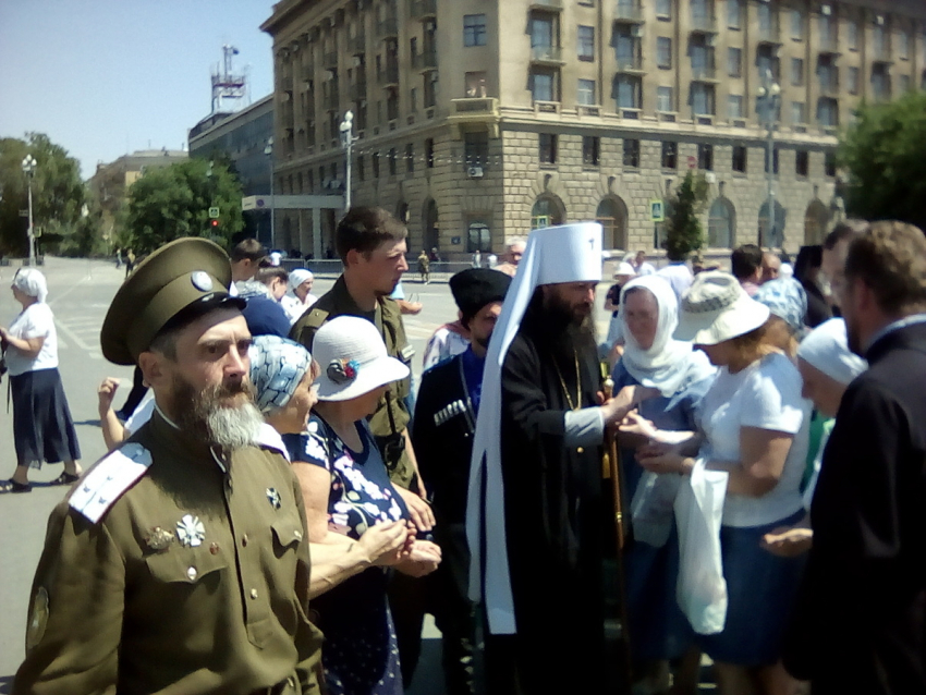 Православные камышане приняли участие в крестном ходе в Волгограде