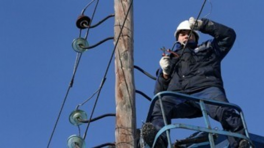 Камышинские электросети наметили ремонт воздушной линии в районе улицы Гороховской и на день оставят без света ряд домов