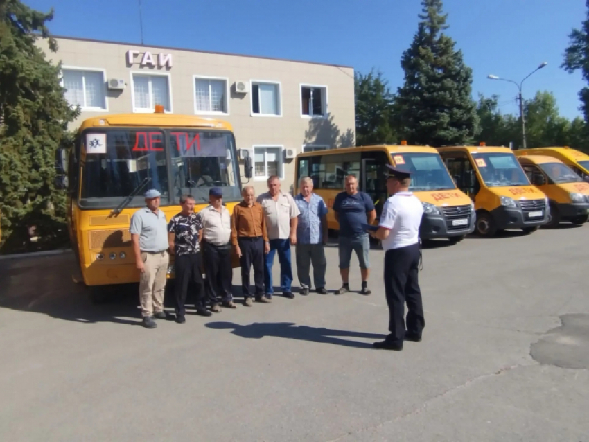 Школьные автобусы выставили на «линейку готовности» в Камышинском районе