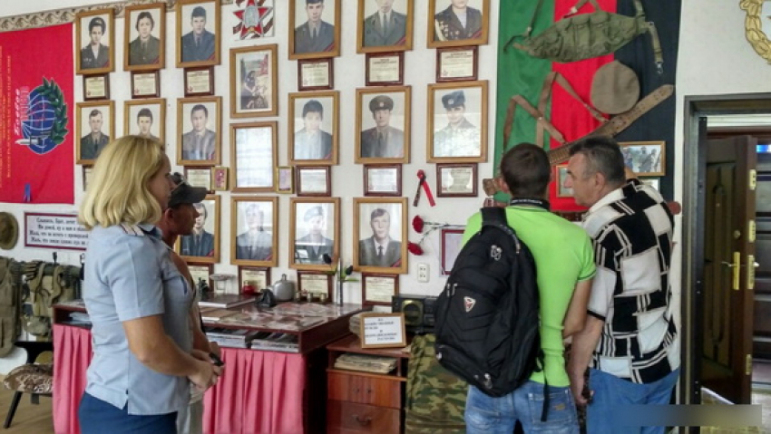 В Камышине осужденные посетили музей «Воинской славы русского оружия»